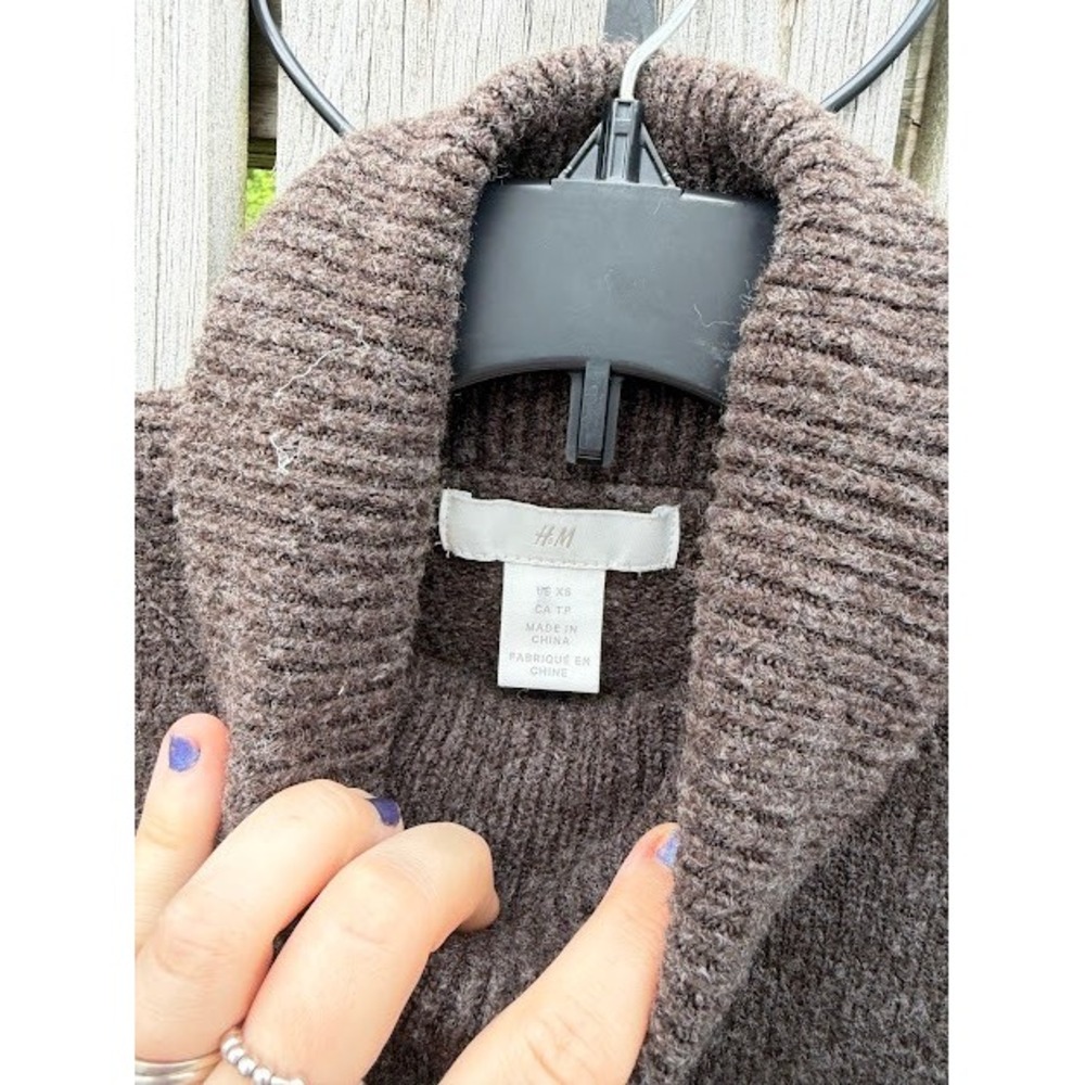Cozy H&M Turtleneck Sweater Womens XS Brown Knit Wool Blend Pullover Relaxed Fit - Picture 4 of 6
